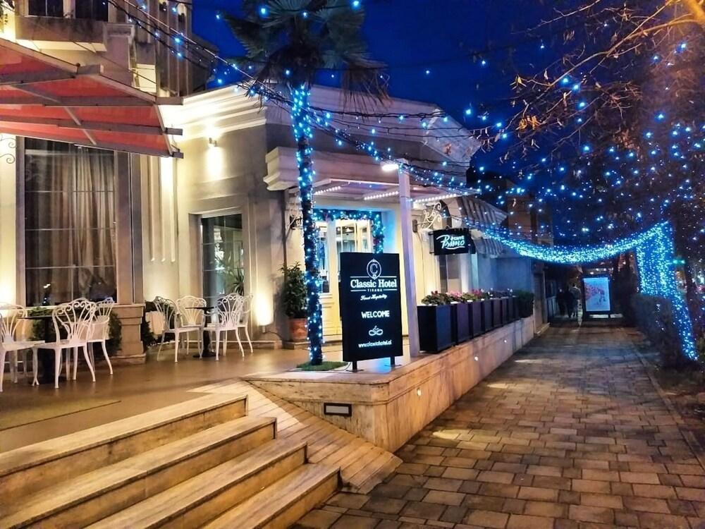 Classic Hotel Тирана Экстерьер фото