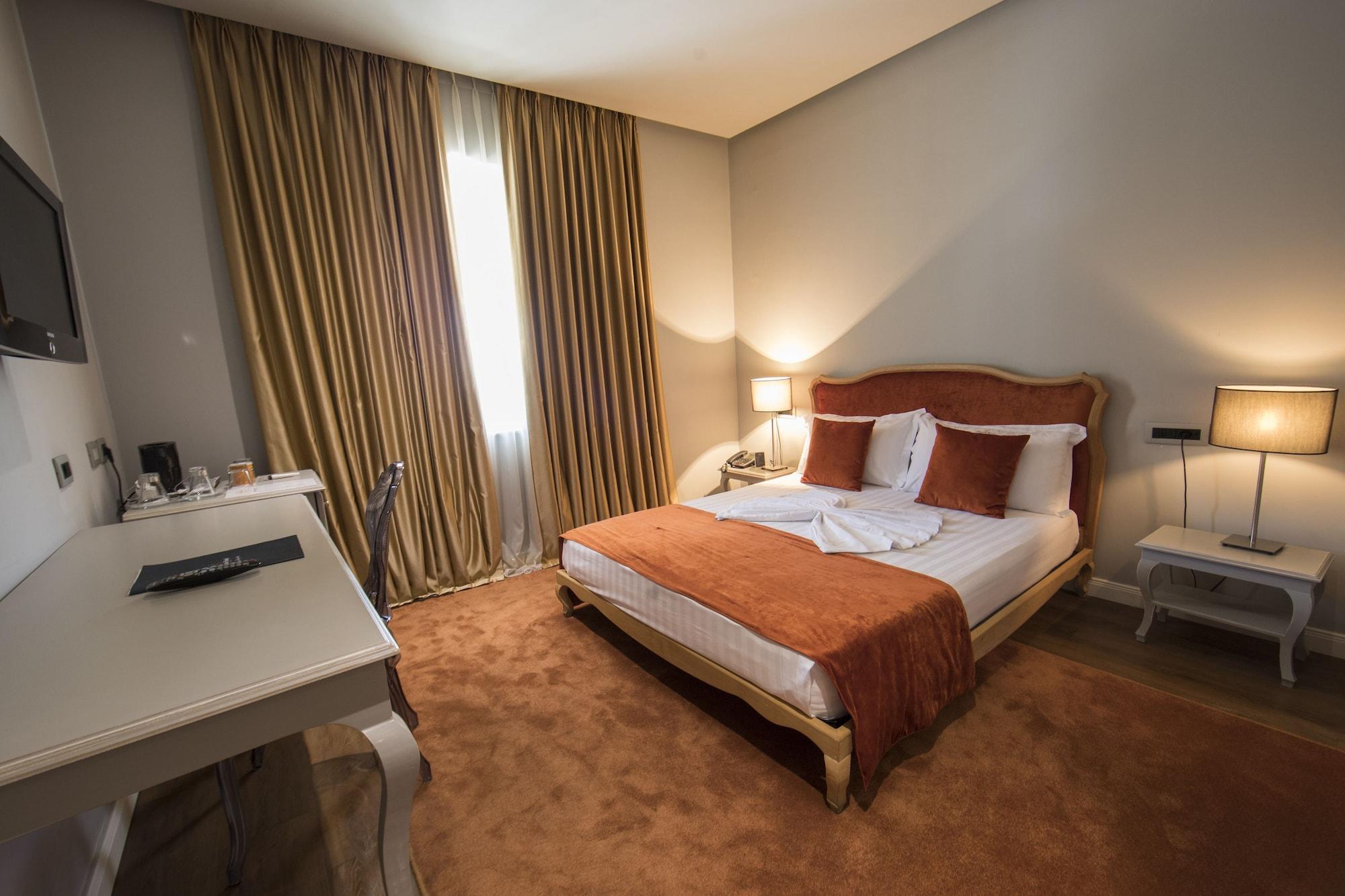 Classic Hotel Тирана Экстерьер фото