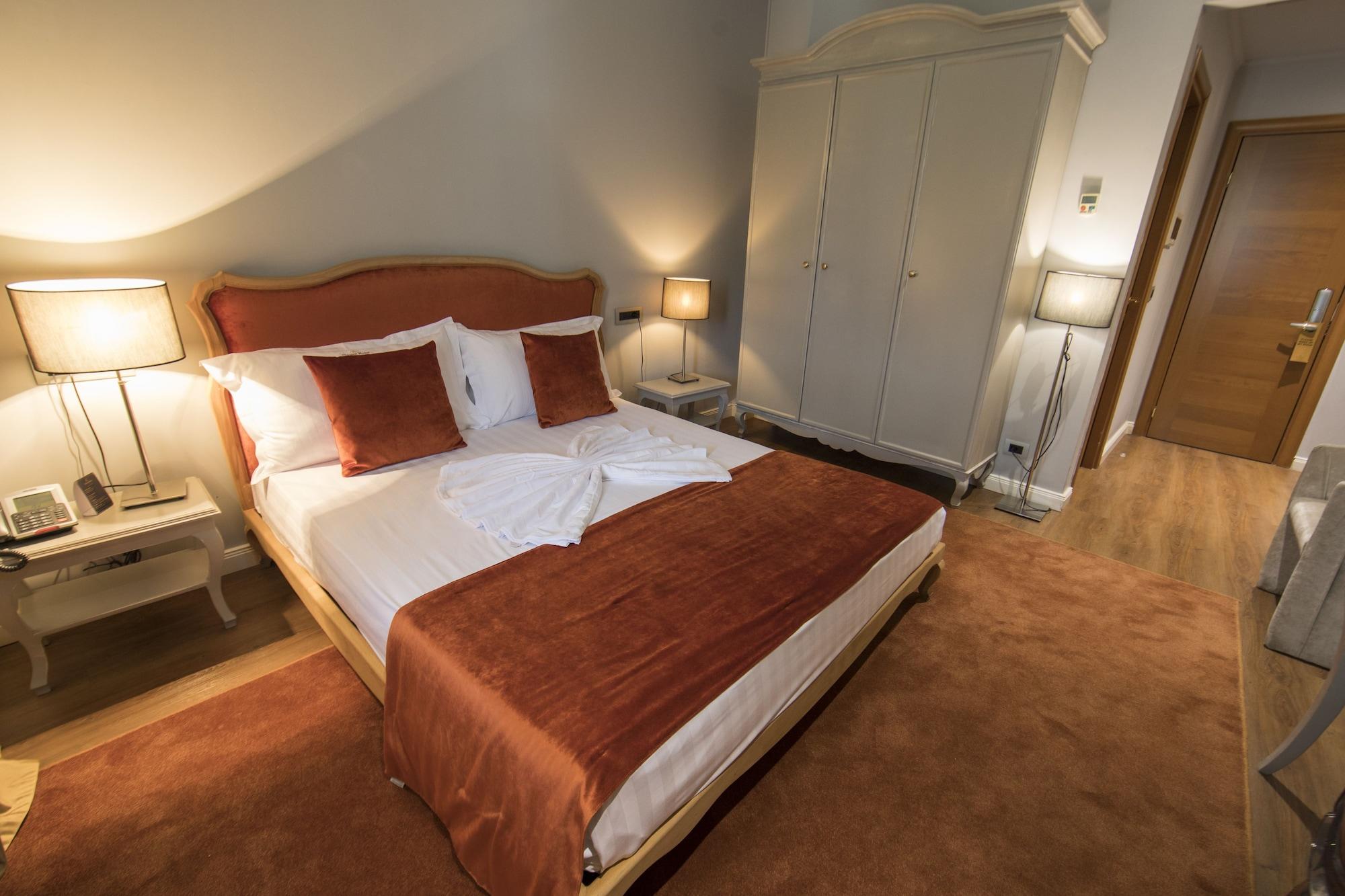 Classic Hotel Тирана Экстерьер фото