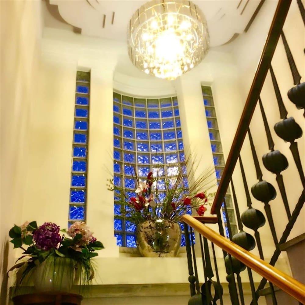 Classic Hotel Тирана Экстерьер фото