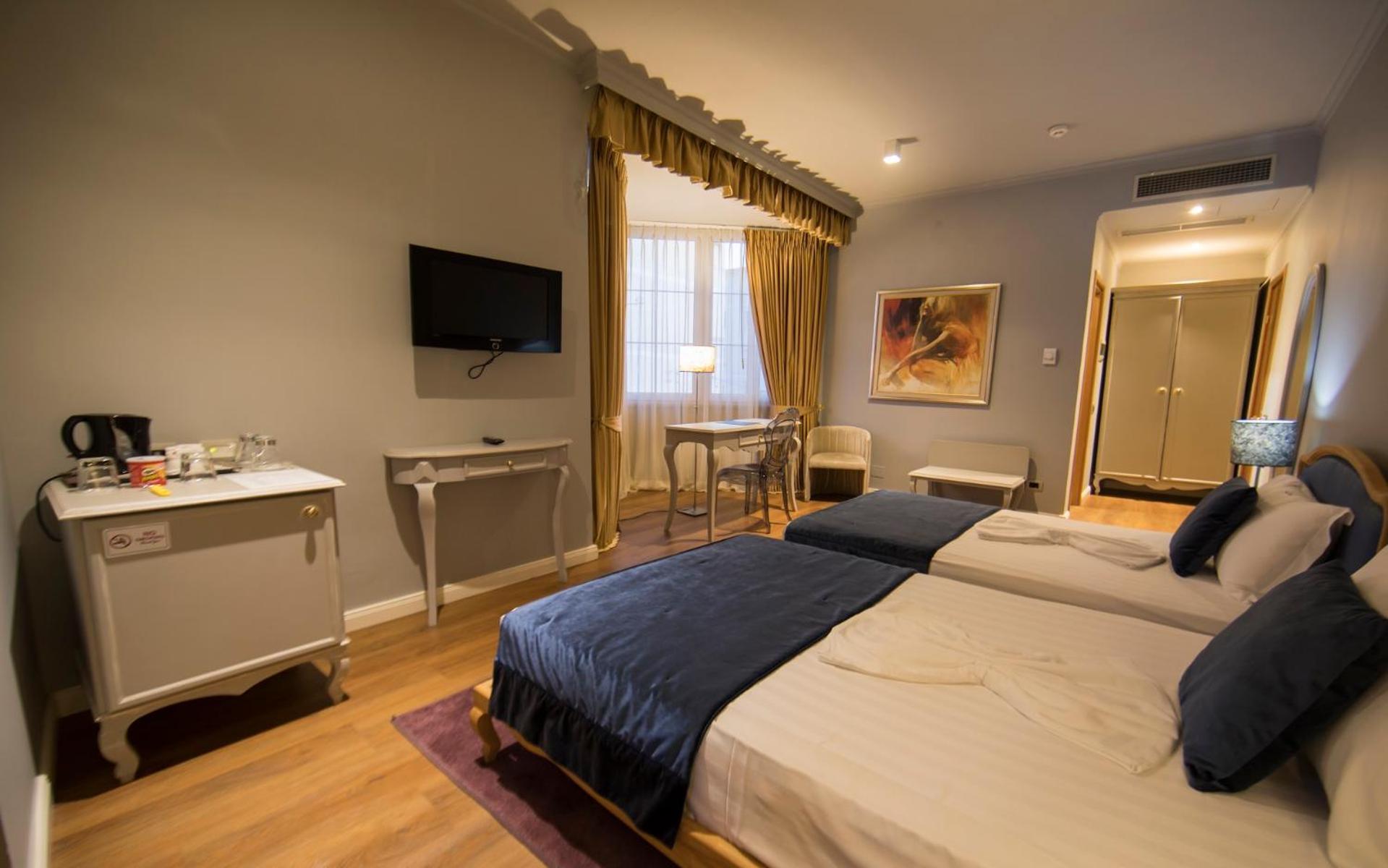Classic Hotel Тирана Экстерьер фото