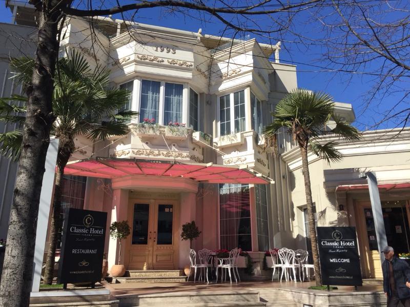 Classic Hotel Тирана Экстерьер фото