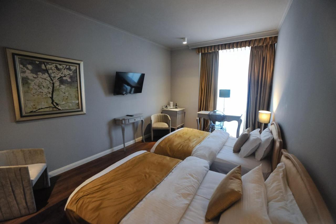 Classic Hotel Тирана Экстерьер фото